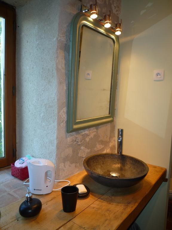 Le Logis Du Peu Girard Bed & Breakfast La Roche-Clermault Room photo