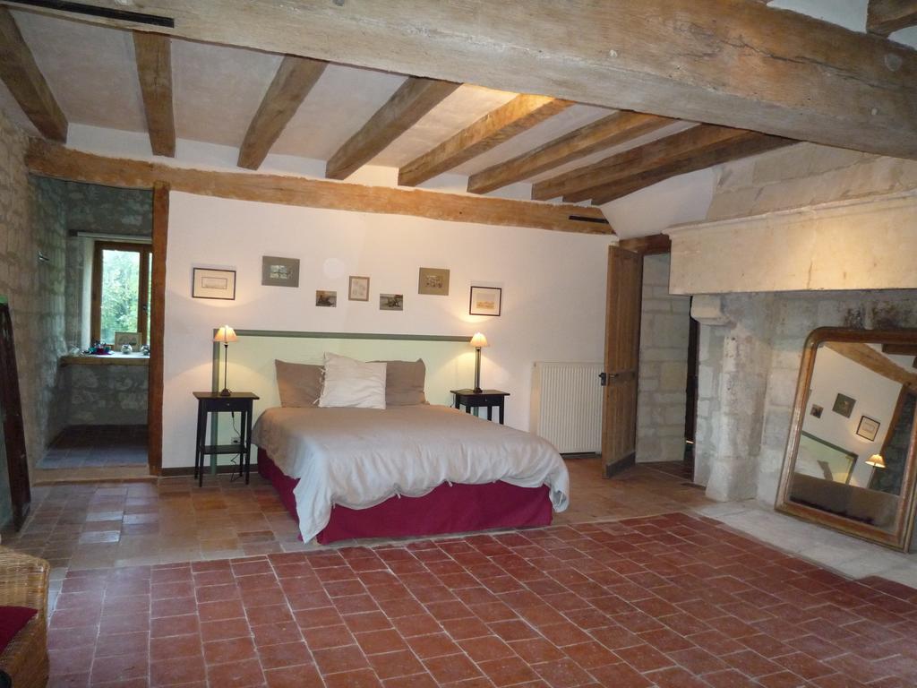 Le Logis Du Peu Girard Bed & Breakfast La Roche-Clermault Room photo