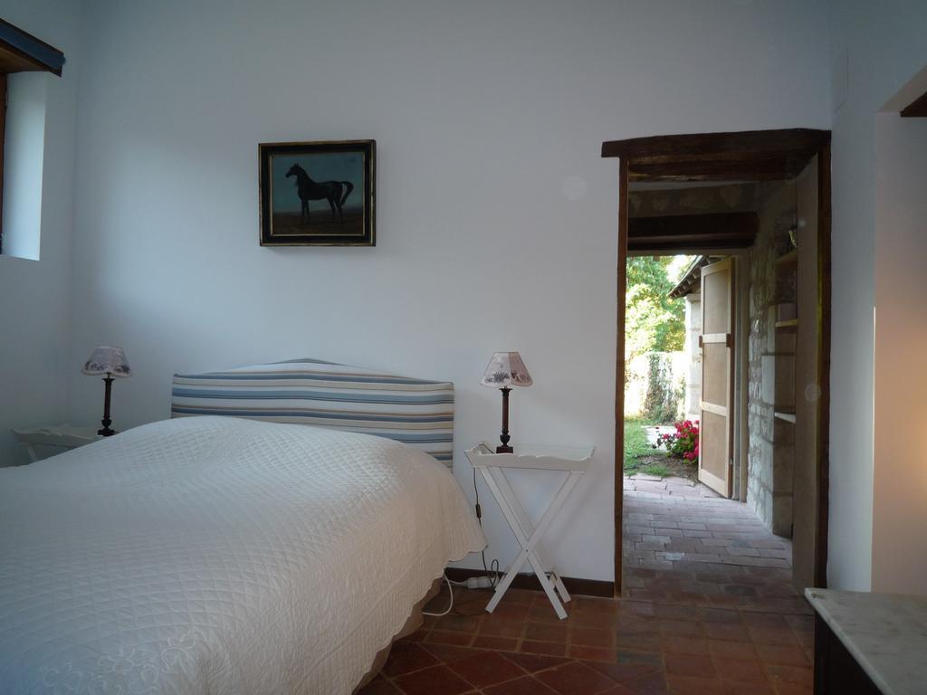 Le Logis Du Peu Girard Bed & Breakfast La Roche-Clermault Room photo