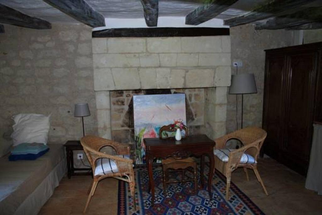 Le Logis Du Peu Girard Bed & Breakfast La Roche-Clermault Room photo